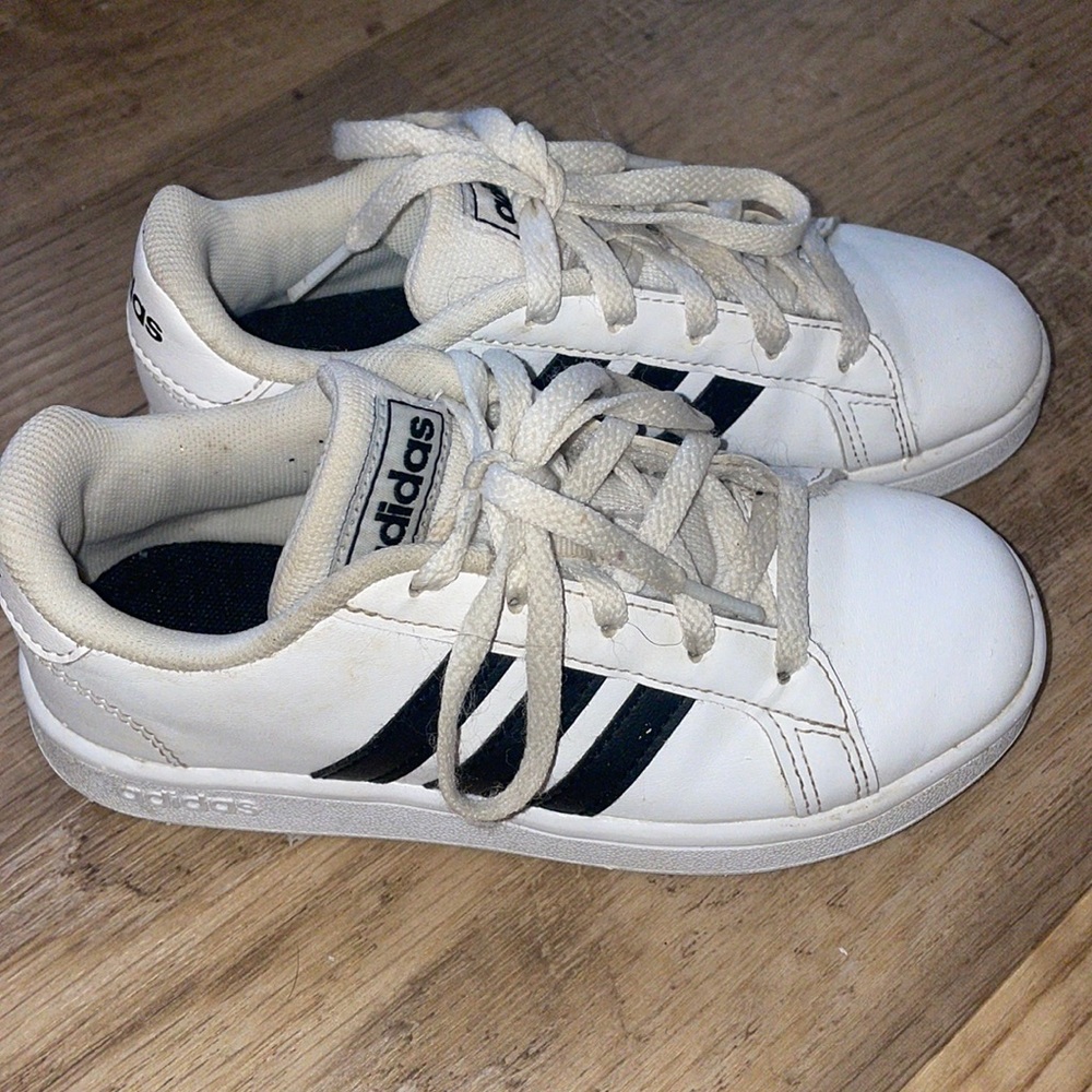 Adidas Classic 3 Stripe Grand Court Boys Sneakers sz 12 White and Black